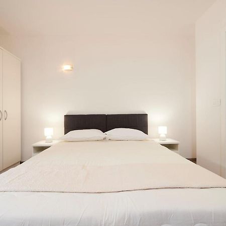 Cutan Apartment Трогир Екстериор снимка