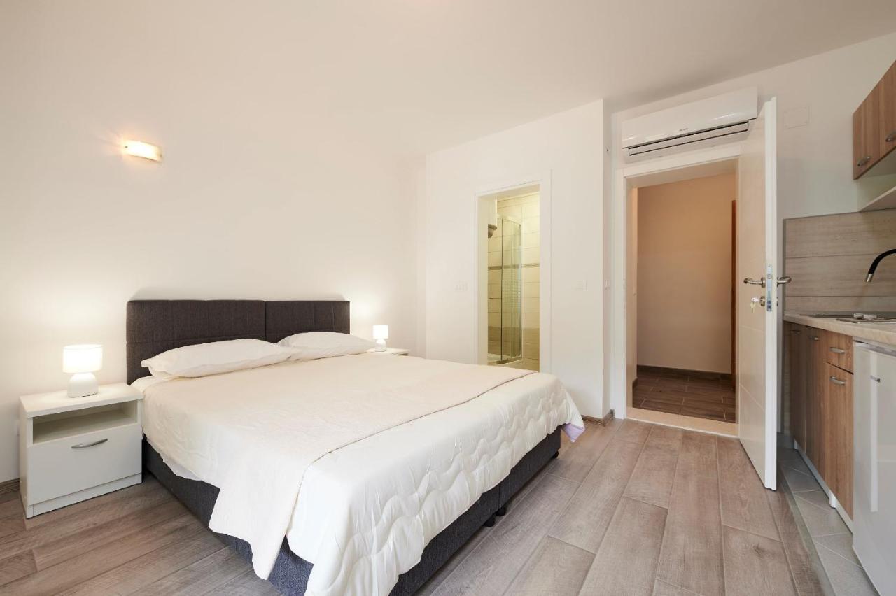 Cutan Apartment Трогир Екстериор снимка