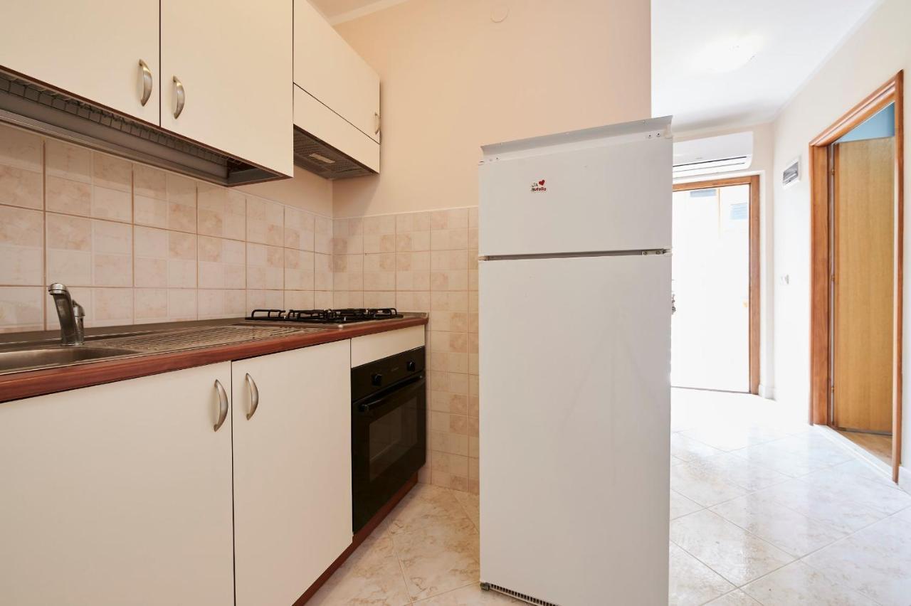 Cutan Apartment Трогир Екстериор снимка