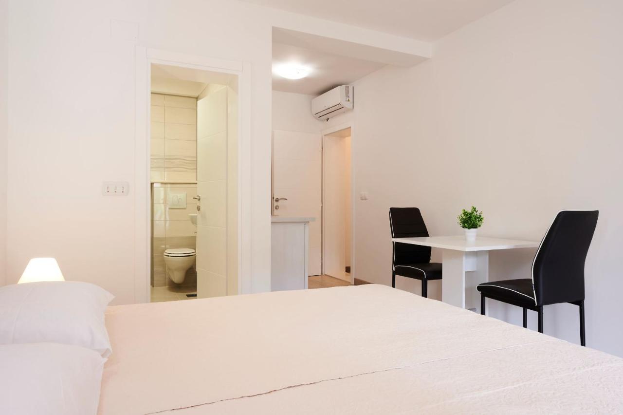 Cutan Apartment Трогир Екстериор снимка