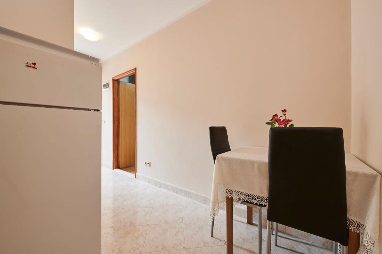 Cutan Apartment Трогир Екстериор снимка