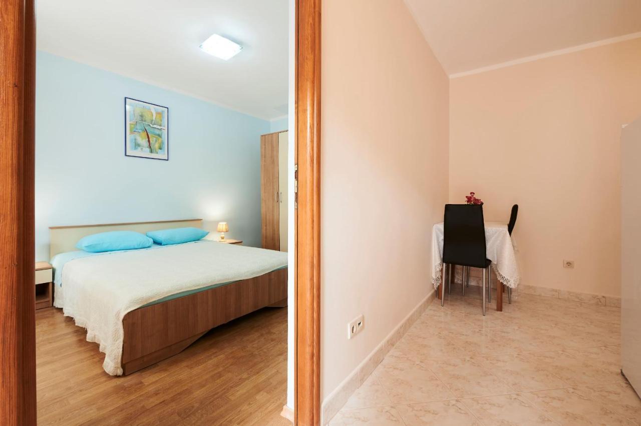 Cutan Apartment Трогир Екстериор снимка