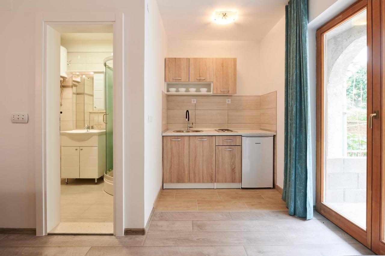 Cutan Apartment Трогир Екстериор снимка
