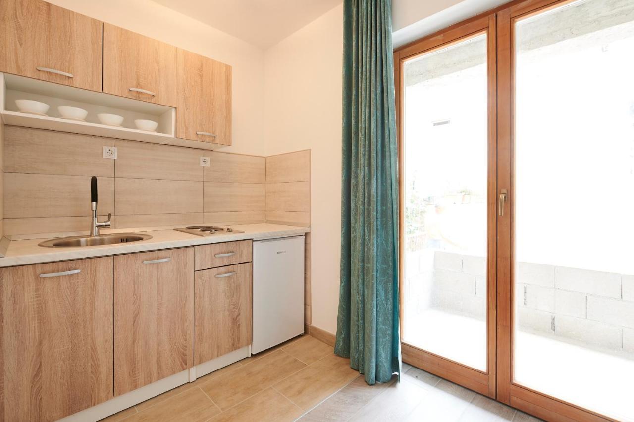 Cutan Apartment Трогир Екстериор снимка