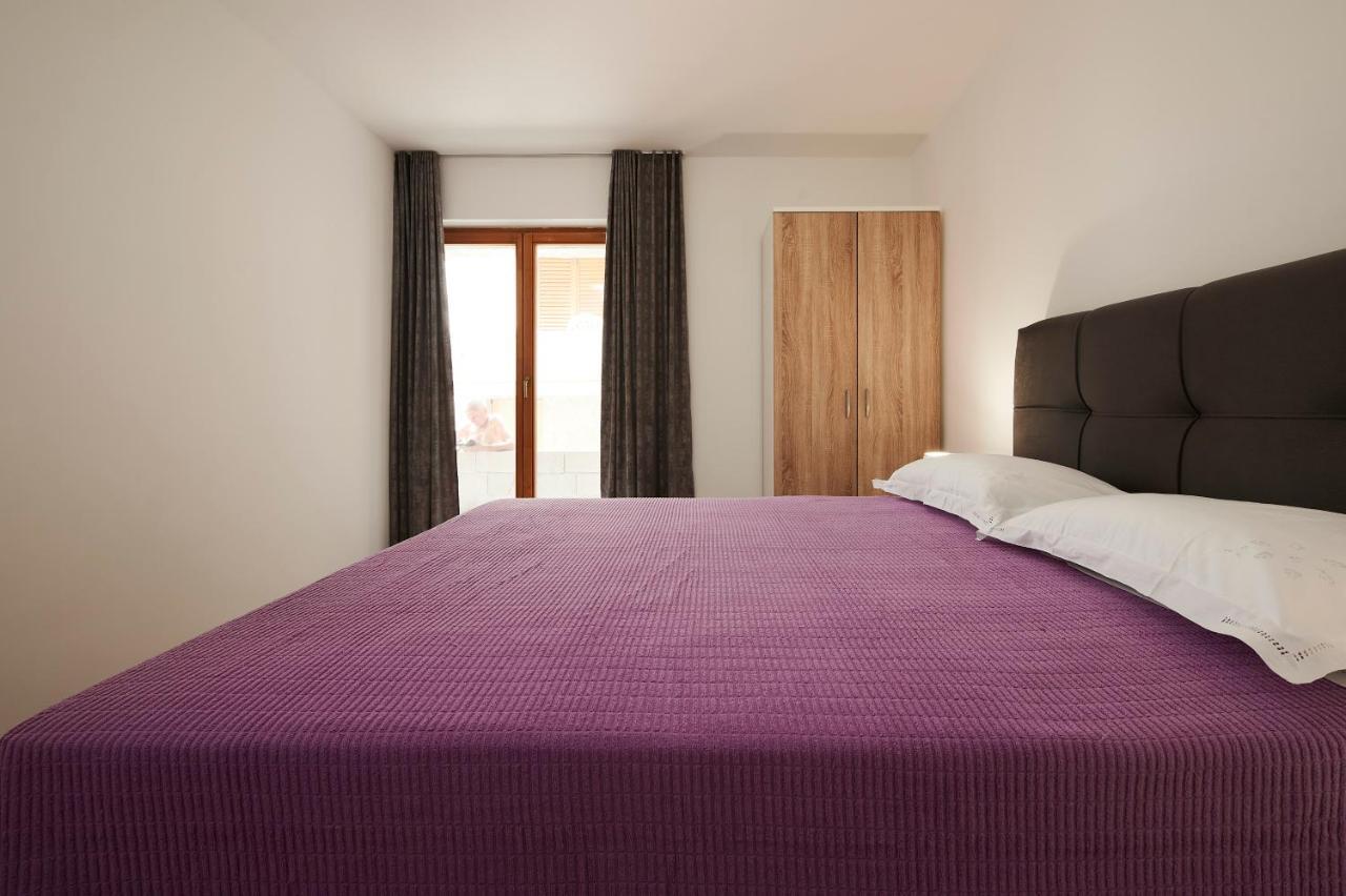 Cutan Apartment Трогир Екстериор снимка
