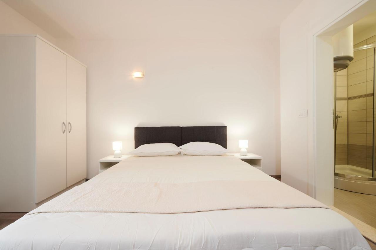 Cutan Apartment Трогир Екстериор снимка