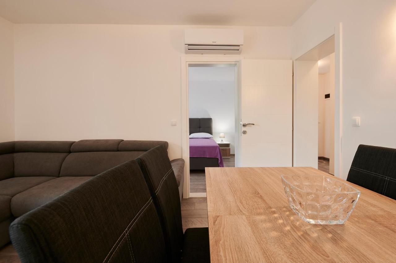 Cutan Apartment Трогир Екстериор снимка